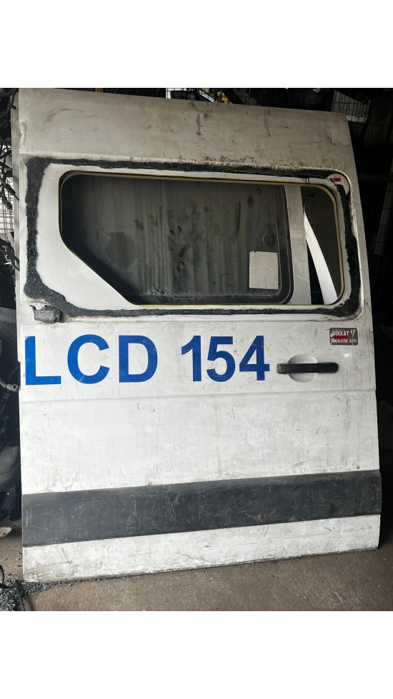Renault Master 3  Sağ Sürgülü Kapı 821000245R 821003256R 
